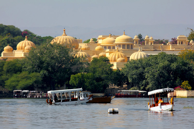 how to visit places in udaipur